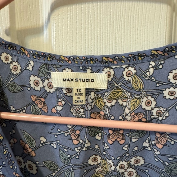 Floral Button Down Tie Top - Picture 2 of 2